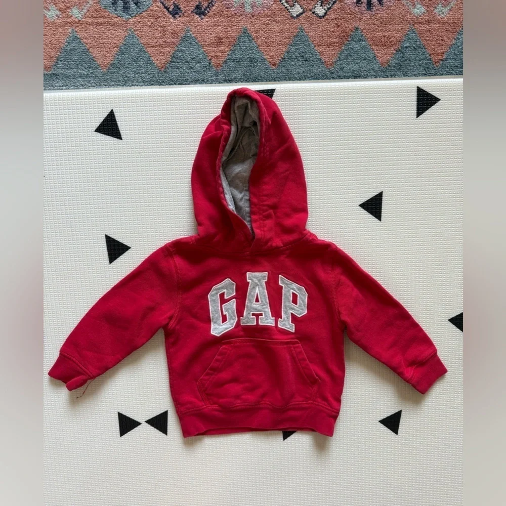 GAP|Baby gender neutral,toddler hoodie sweater in Vibrant Red with GAP letters•
